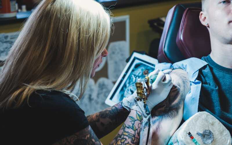 Como atrair clientes para estúdio de tatuagem