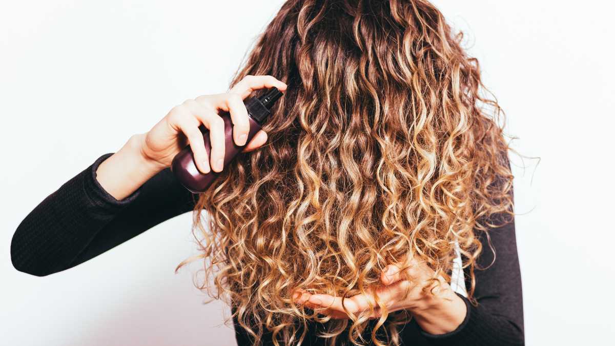 Ondas que encantam: como cuidar e finalizar cabelos ondulados