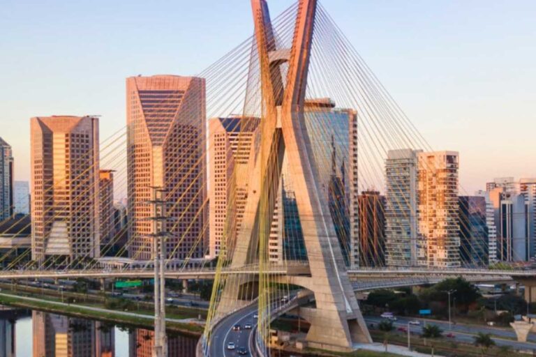 Por que e como alugar carros em São Paulo