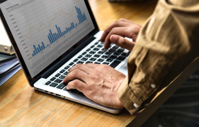 Com 30 milhões de novos cadastros, plataformas digitais aceleram o acesso a investimentos no Brasil