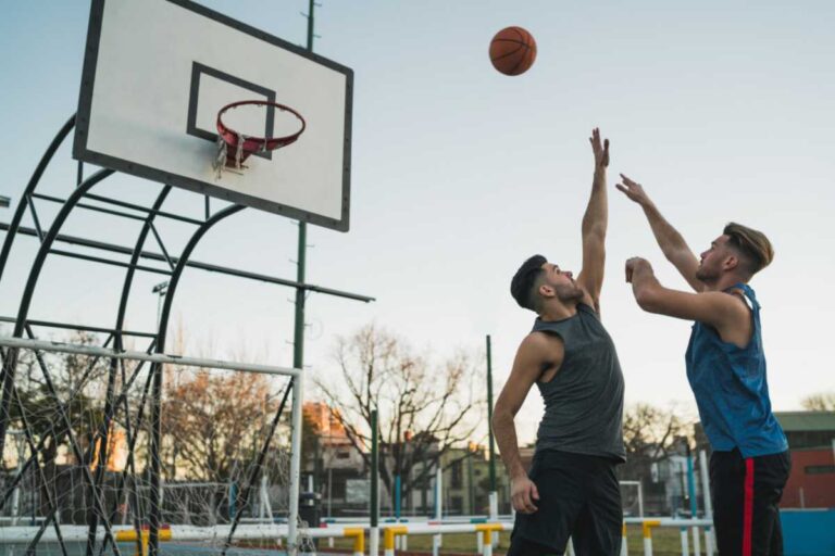 Preparação para o "rachão": os desafios do basquete nas quadras abertas