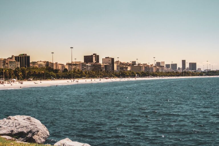 O Rio de Janeiro muda completamente dependendo de onde você se hospeda