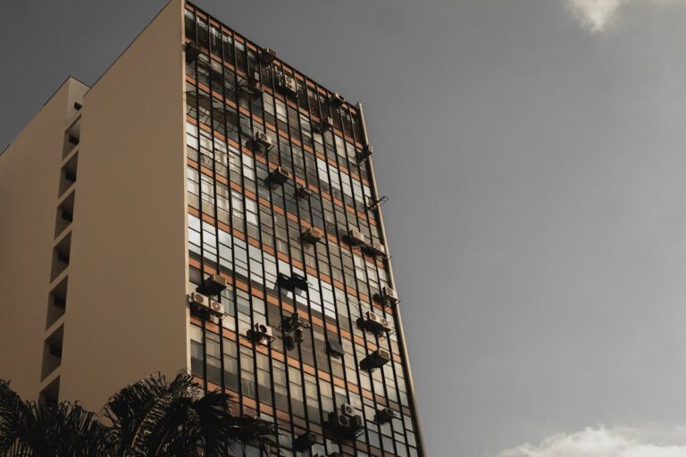 Retrofit movimenta bilhões no mercado imobiliário e empresas apostam na recuperação de prédios corporativos em São Paulo